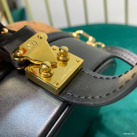 Louis CHAPEAU BOITE PETITE Vuitton 0512